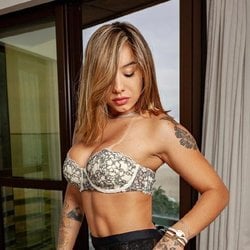 Foto de Marinna Lótus ao vivo na webcam