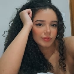 Foto de Mia Simões ao vivo na webcam