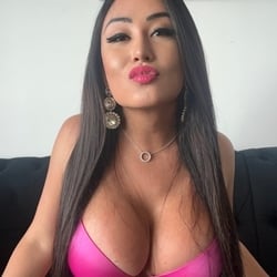 Foto de Mia Suzuki ao vivo na webcam
