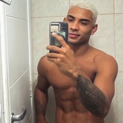 Foto de Micha Safado ao vivo na webcam