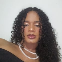 Foto de Mika Nunes ao vivo na webcam