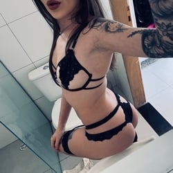 Foto de Mirela Santos ao vivo na webcam