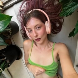 Foto de Misa Green ao vivo na webcam