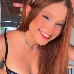 Foto de Miss Yuna ao vivo na webcam
