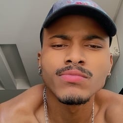 Foto de Mlk Dot 23cm ao vivo na webcam