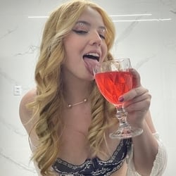 Foto de Natasha Trindade ao vivo na webcam