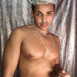 Foto de Negro 21cm ao vivo na webcam