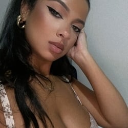 Foto de Nicki Nicole ao vivo na webcam