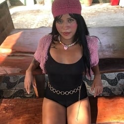 Foto de Nina Oliveira ao vivo na webcam