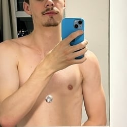 Foto de Normal Boy ao vivo na webcam