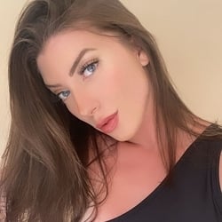 Foto de Olívia Plautz ao vivo na webcam