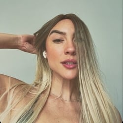 Foto de Paty Faria ao vivo na webcam