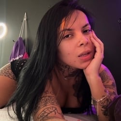 Foto de Polyana Flores ao vivo na webcam