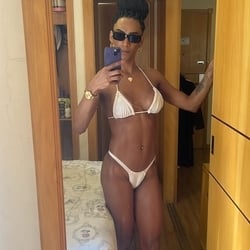 Foto de Preta Iza 25 ao vivo na webcam