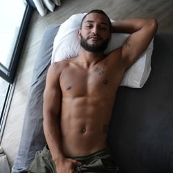 Foto de Preto 071 LA 7 ao vivo na webcam