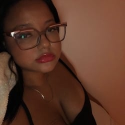 Foto de Priscila Lopes ao vivo na webcam