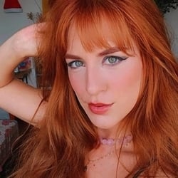 Foto de Red Lady ao vivo na webcam