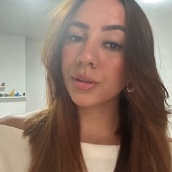 Foto de Roberta 011 ao vivo na webcam