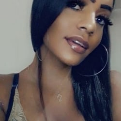 Foto de Sarah Fernandes ao vivo na webcam