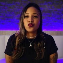 Foto de Sarah Silva ao vivo na webcam