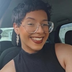 Foto de Shine Blood ao vivo na webcam