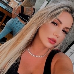 Foto de Tati 22 ao vivo na webcam