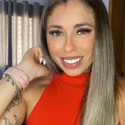 Foto de Tati 30 Hot ao vivo na webcam