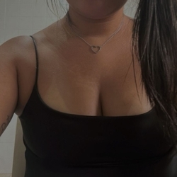 Tati Santos 23