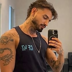 Foto de Tatuado Versátil ao vivo na webcam