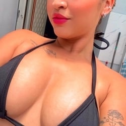 Foto de Thaina 2302 ao vivo na webcam