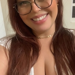 Thaina Hot