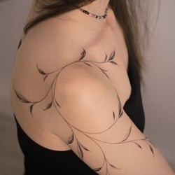 Foto de Thaty Ohana ao vivo na webcam