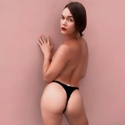 Foto de Thayla Narizinho ao vivo na webcam