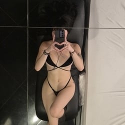 Foto de The Lady ao vivo na webcam