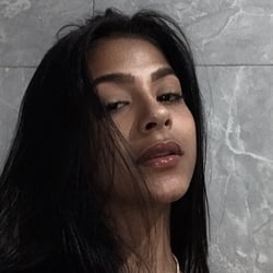 Foto de Ticinha 18 ao vivo na webcam