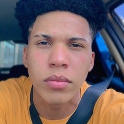 Foto de Tony Celestino ao vivo na webcam