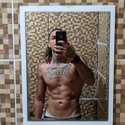 Foto de Tror Tatuado 22 ao vivo na webcam