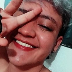 Foto de Victor Tran ao vivo na webcam