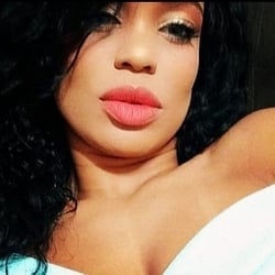 Foto de Victória Saad ao vivo na webcam