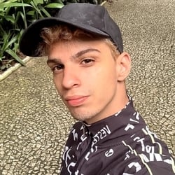 Foto de Vittor Cael ao vivo na webcam