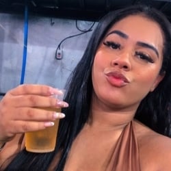 Foto de Yara Moura ao vivo na webcam