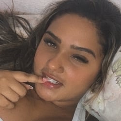 Foto de Yasmin Araújo ao vivo na webcam