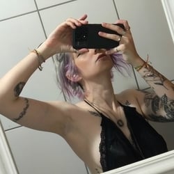 Foto de Yeshe Hot ao vivo na webcam