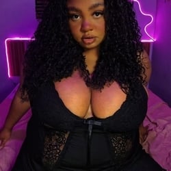 Foto de Yuna Ellie ao vivo na webcam