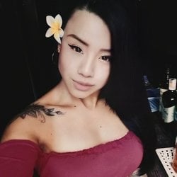 Foto de Camila Sato ao vivo na webcam