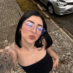 Foto de Zara Romanelli ao vivo na webcam